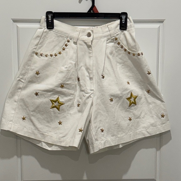 Vintage 90s White Gold Star Embellished, Embroidered Bermuda Shorts Fits Size 6 - Picture 1 of 4